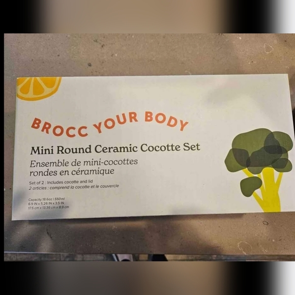New in box Mini cocotte set - Picture 3 of 4